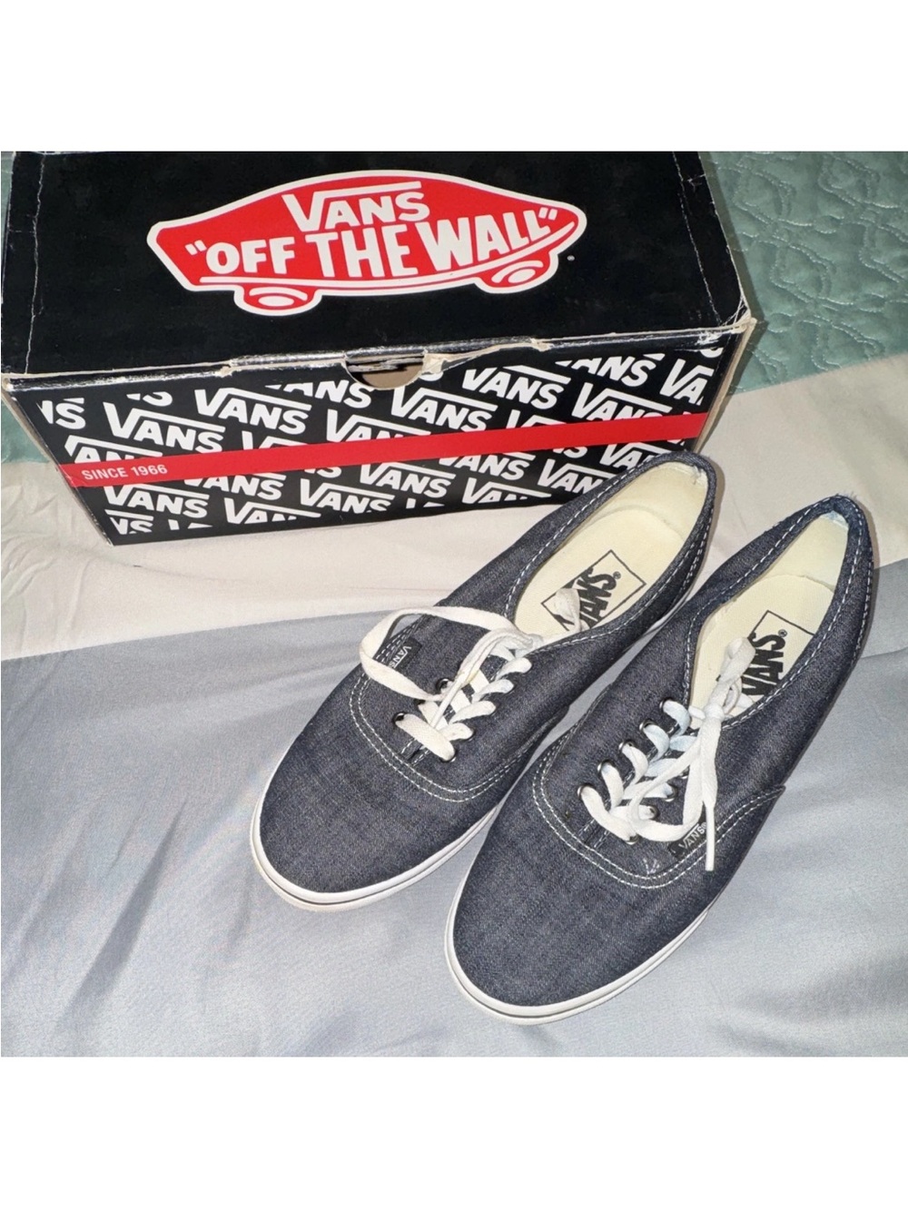 Vans Low Top Sneakers in Dark Blue and White